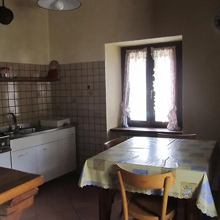 Sarriod De La Tour Apartament *
